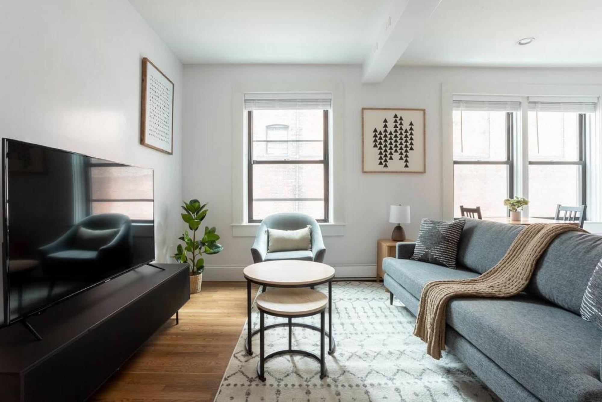 Modern 1brs Steps From Common And South End *