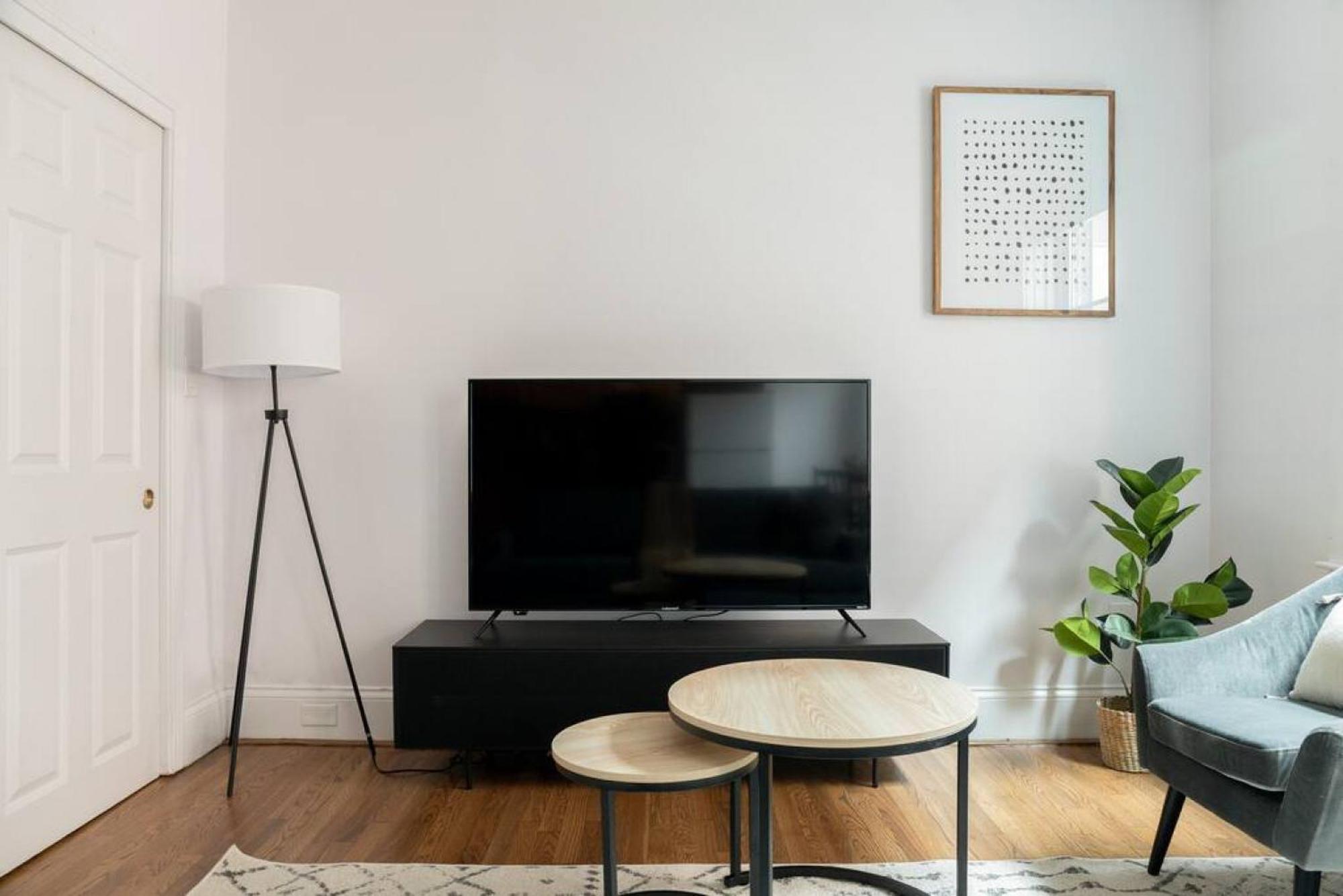 Modern 1brs Steps From Common And South End Boston